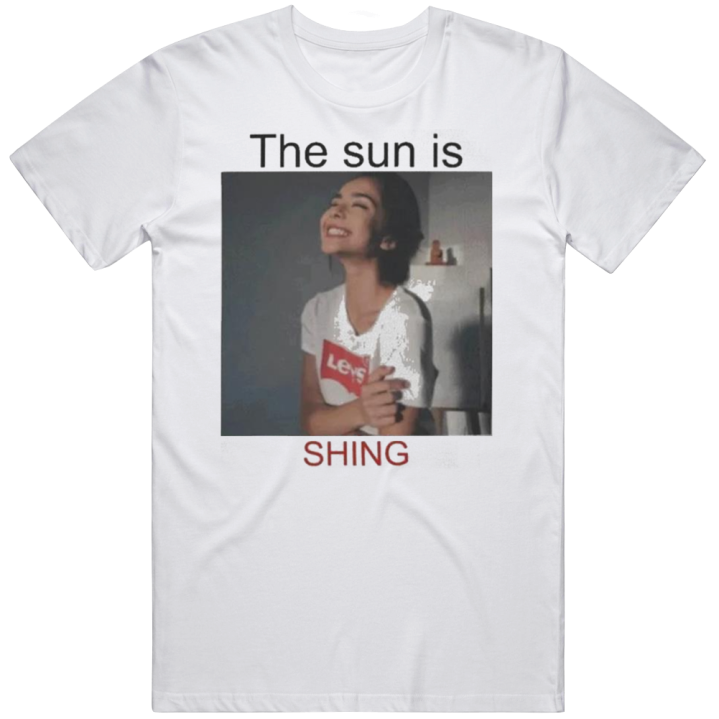 The Sun Is Shing Meme Gift T Shirt